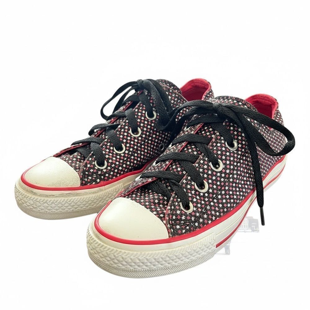 Converse Black and Red Sneakers M4W6